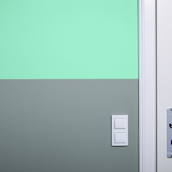 Zweifarbige Wände: Saubere Farbkanten anfertigen