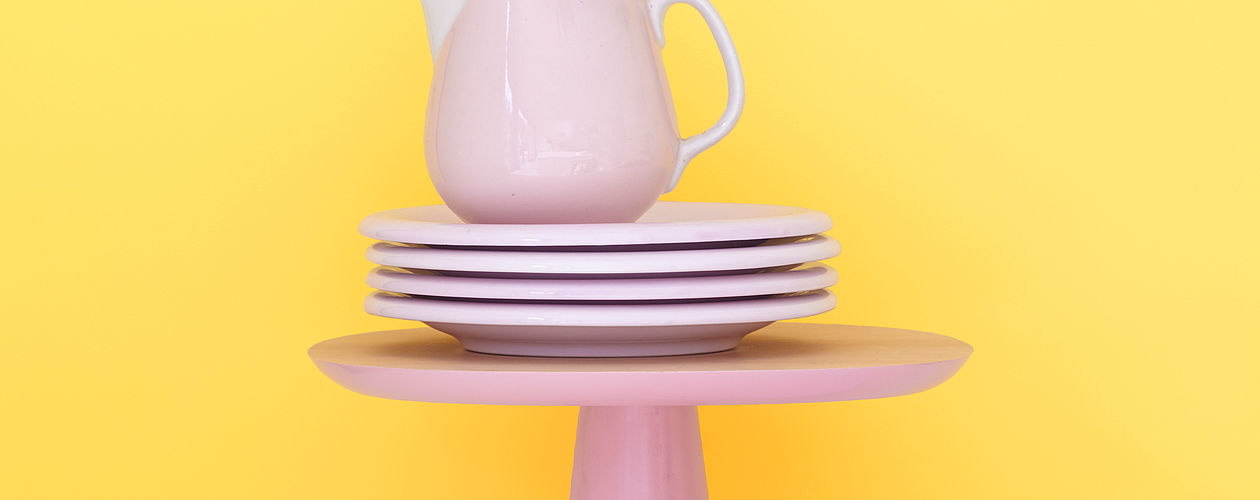 Pastell-und Sorbetfarben sind in diesem Sommer nicht wegzudenken – Rosé und Lichtgelb kombiniert wirkt fröhlich und exotisch.